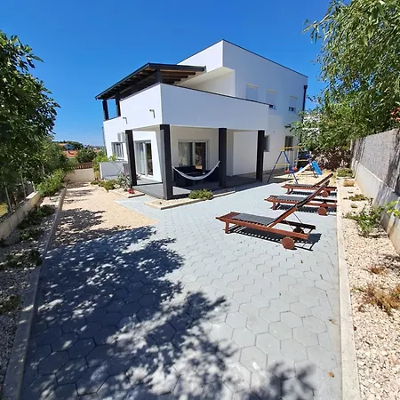 Сasa de vacaciones House Meri *