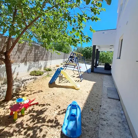 House Meri Holiday home